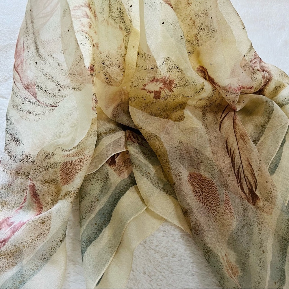 35”x35” Vintage Large Silk Chiffon Echo Scarf . - Picture 7 of 7